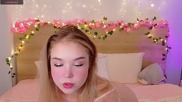 Lilith Bonheur online show from September 15, 2025, 3:56 pm