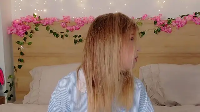 Lilith Bonheur online show from October 29, 2025, 8:43 pm