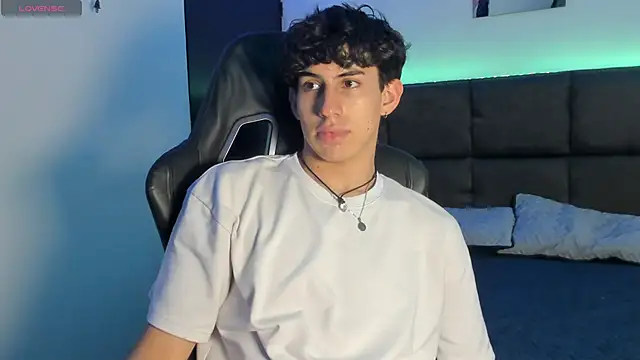 Aaron Spencer13 online show from October 16, 2025, 7:04 pm