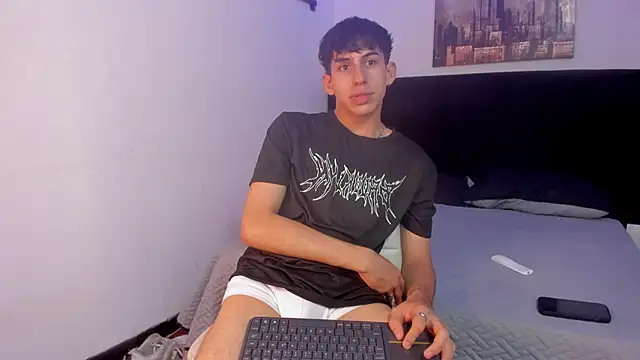 Aaron Spencer13 online show from October 28, 2025, 5:26 pm