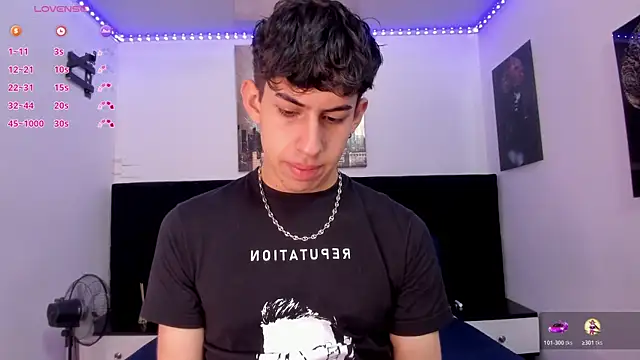 Aaron Spencer13 online show from December 5, 2025, 12:58 pm