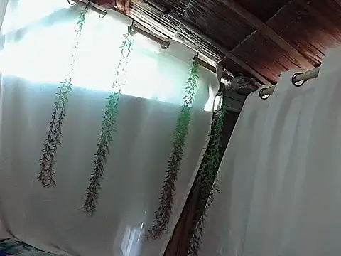 Snapshot of Huntrix2025 chatting on December 3, 2025, 12:40 am Huntrix2025 online show from December 3, 2025, 12:40 am