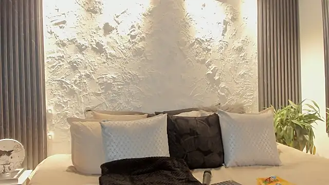 joselin rouse online show from April 25, 2026, 1:41 pm