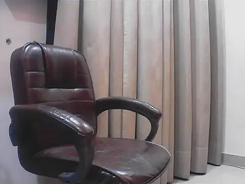 short girl  online show from September 25, 2025, 8:12 pm