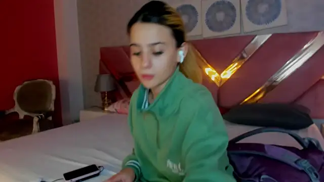 ChloeLaurentt online show from December 16, 2025, 12:43 pm