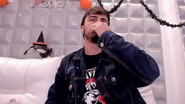 Jack Daniel   online show from October 28, 2025, 3:58 pm