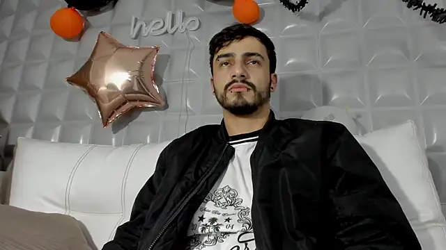 Jack Daniel   online show from November 3, 2025, 1:01 pm