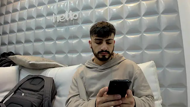 Jack Daniel   online show from November 10, 2025, 2:05 pm