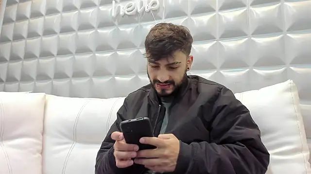 Jack Daniel   online show from November 20, 2025, 1:33 pm