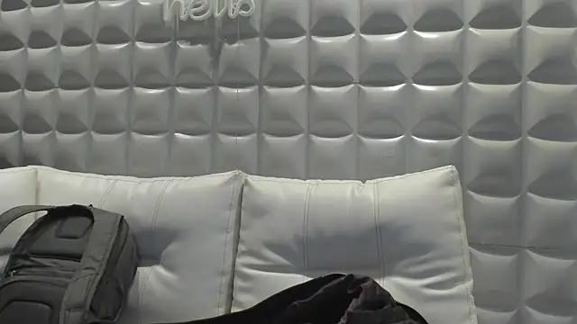 Jack Daniel   online show from November 23, 2025, 1:16 am