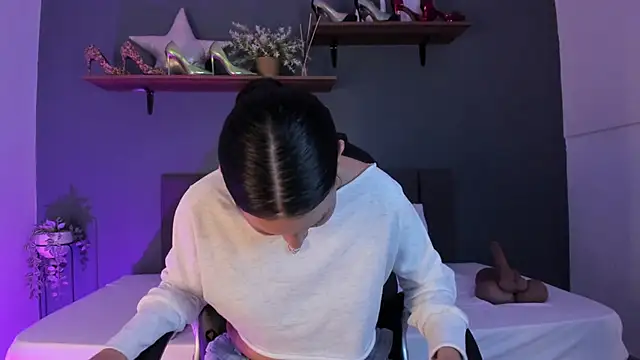 Coco-balenciaga online show from December 1, 2025, 12:10 pm