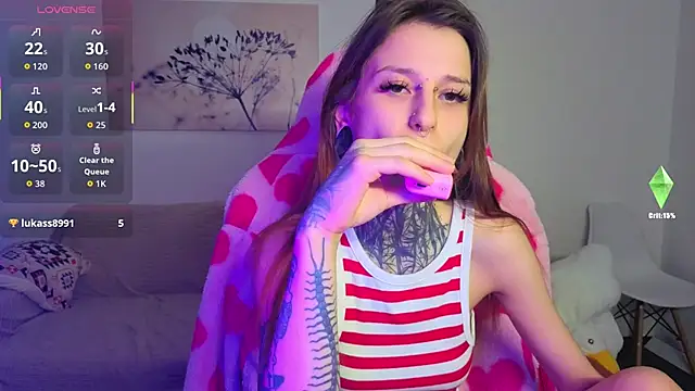 LilithPoison online show from September 17, 2025, 9:27 pm