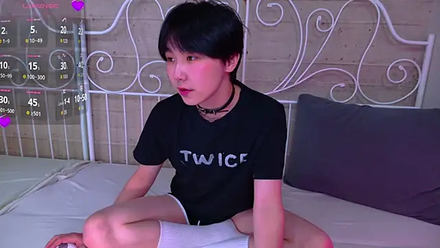 HeejinWang online show from May 16, 2026, 4:53 am