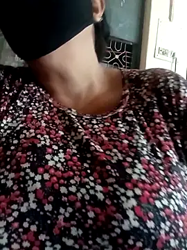 Love-890 online show from October 6, 2025, 5:49 am