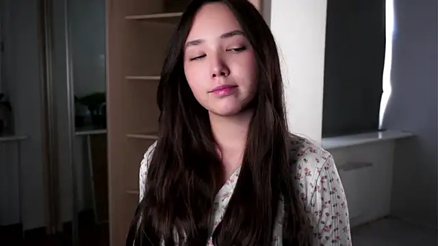 RenaeConnerley online show from September 17, 2025, 4:58 am