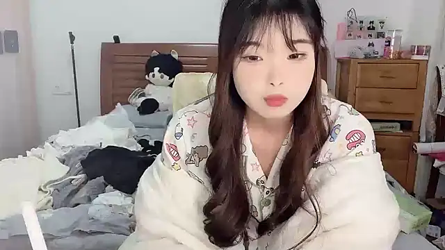 Snapshot of Akong11 chatting on November 24, 2025, 2:39 pm Akong11 online show from November 24, 2025, 2:39 pm