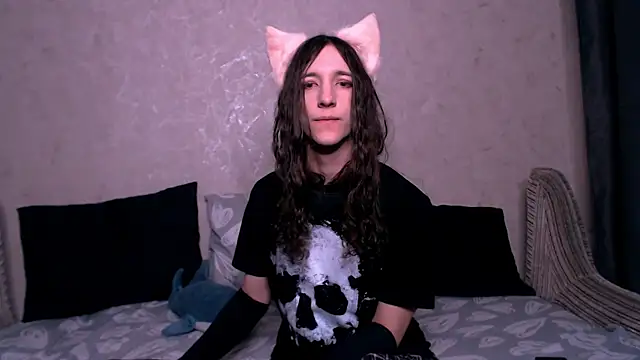 SilverMuse  online show from November 28, 2025, 5:32 am