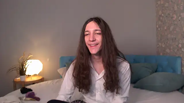 SilverMuse  online show from April 15, 2026, 11:05 pm