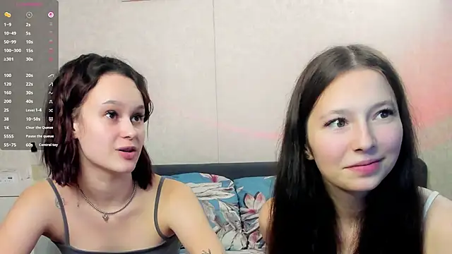 GabrielleLynchard online show from September 23, 2025, 7:06 pm