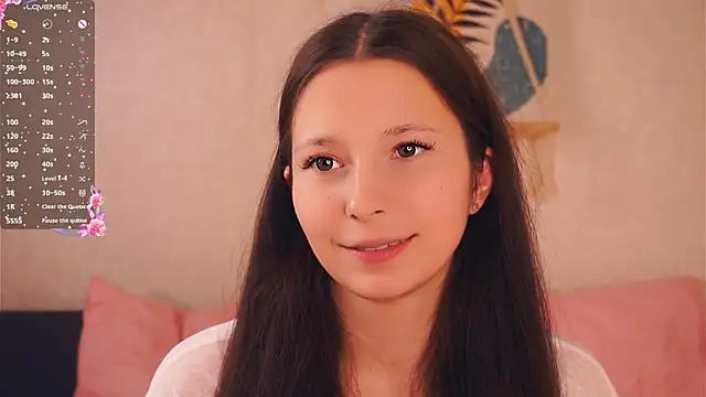 GabrielleLynchard online show from October 28, 2025, 8:11 pm