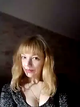 AliceSwan1122 online show from October 18, 2025, 9:04 pm