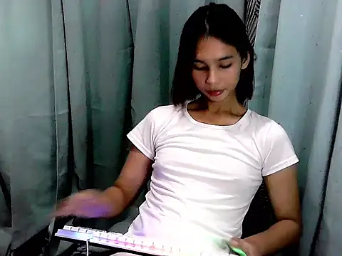 angelic christine online show from September 20, 2025, 3:18 am