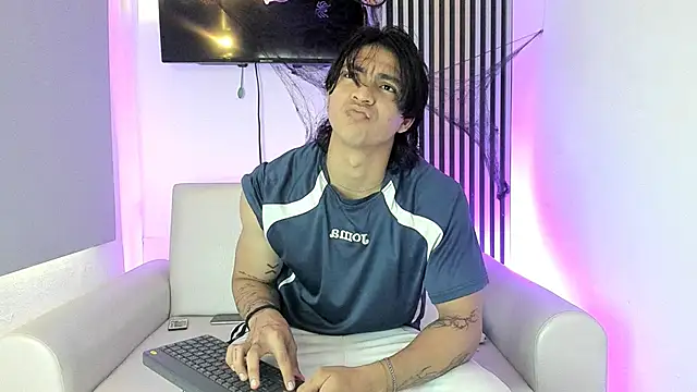 toji luxxer online show from October 25, 2025, 8:14 pm