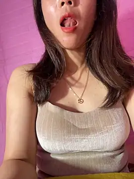 Moon pusy online show from September 15, 2025, 9:37 pm