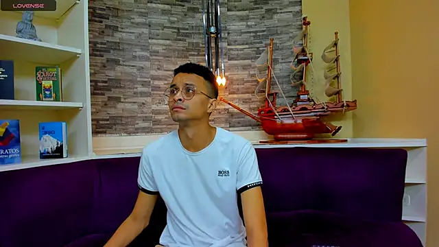 Juicy Creww online show from October 4, 2025, 11:08 am