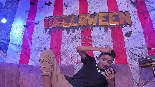 Juicy Creww online show from October 26, 2025, 9:04 am