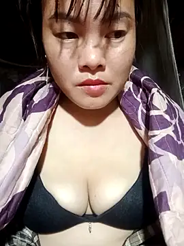 emilyzz online show from November 3, 2025, 2:13 am