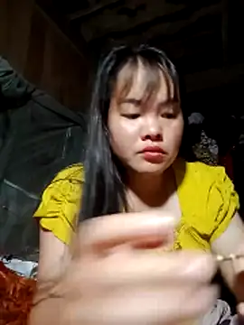 Snapshot of emilyzz chatting on May 2, 2026, 1:49 pm emilyzz online show from May 2, 2026, 1:49 pm