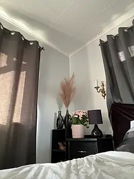 ZoeyJohnson online show from October 23, 2025, 7:12 pm