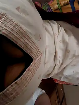 BellaxTrans online show from October 31, 2025, 9:10 am