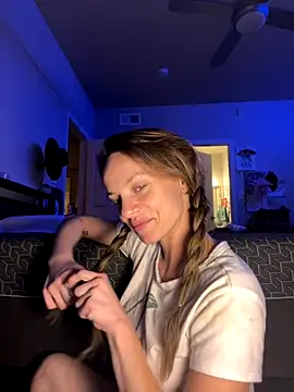 Texxaspearl online show from September 29, 2025, 7:24 am