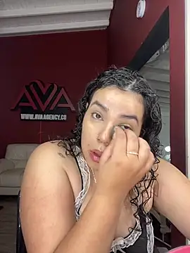 krisstenSantos online show from October 4, 2025, 11:08 am