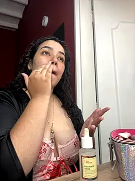 krisstenSantos online show from October 5, 2025, 1:53 pm