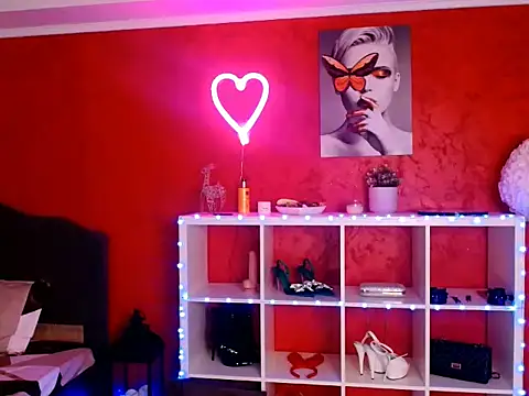 SuzanStacks online show from September 25, 2025, 6:17 am