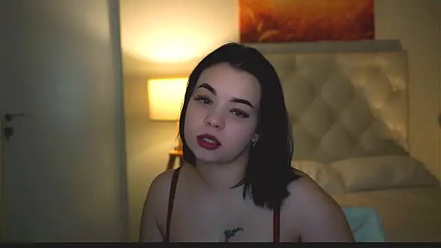 leslierowe  online show from September 24, 2025, 4:54 pm