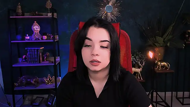 leslierowe  online show from October 10, 2025, 4:39 pm