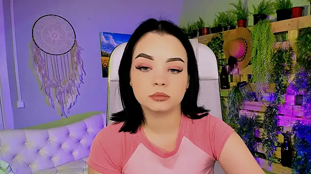 leslierowe  online show from October 18, 2025, 4:41 pm