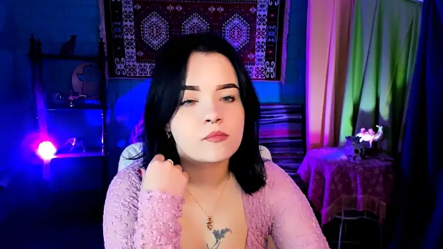 leslierowe  online show from November 21, 2025, 1:10 pm