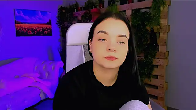 leslierowe  online show from December 5, 2025, 12:25 pm