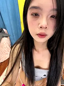 qiqi x online show from November 19, 2025, 12:49 pm