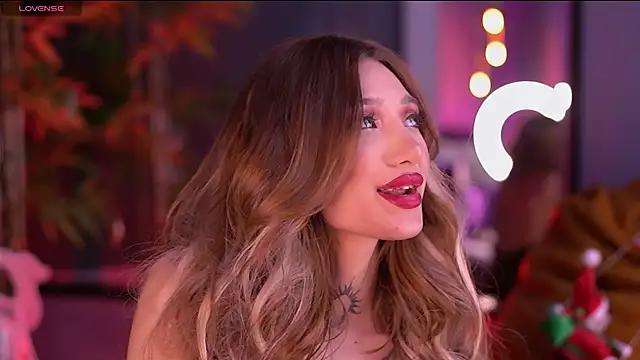 Snapshot of SiennaJayden chatting on December 19, 2025, 6:59 pm SiennaJayden online show from December 19, 2025, 6:59 pm