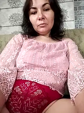 Mia24Blove online show from October 19, 2025, 9:21 am