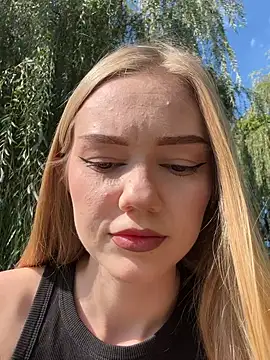 MilaMoone online show from September 17, 2025, 10:39 am