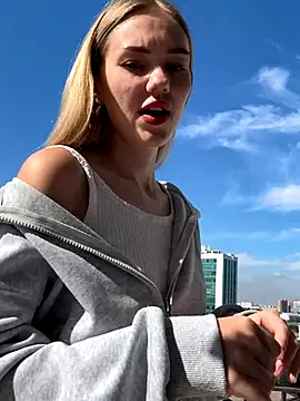 MilaMoone online show from October 1, 2025, 10:54 am