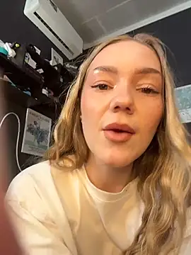 MilaMoone online show from March 15, 2026, 11:05 am