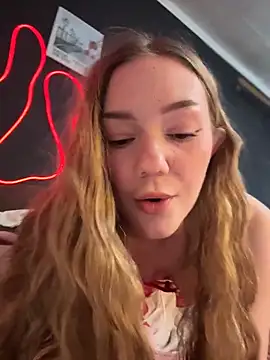 MilaMoone online show from April 1, 2026, 1:41 pm